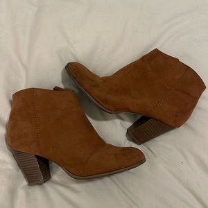 Old Navy suede chunky ankle boots in Cognac